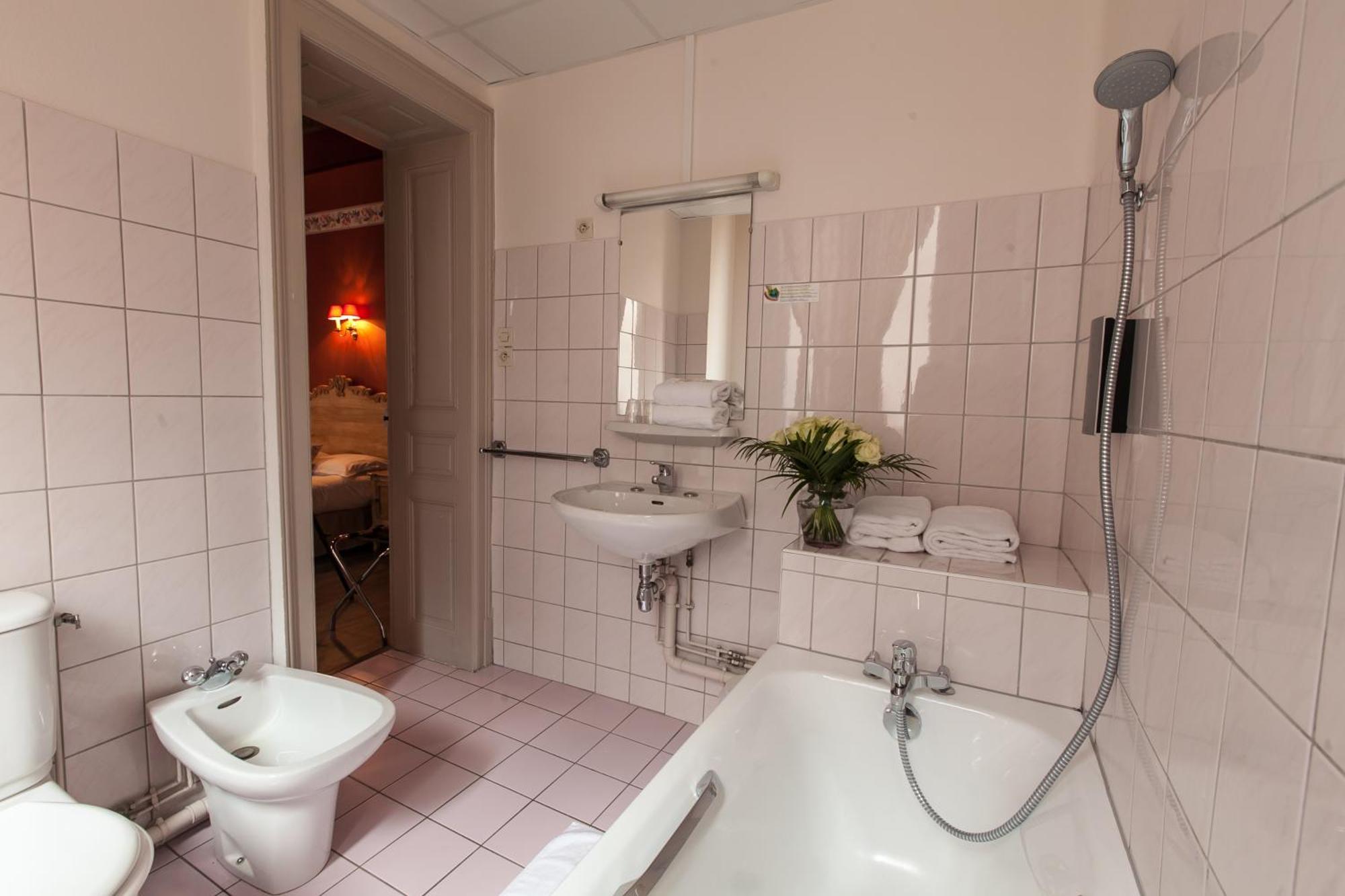 Brit Hotel Bristol Montbeliard Centre Exterior foto