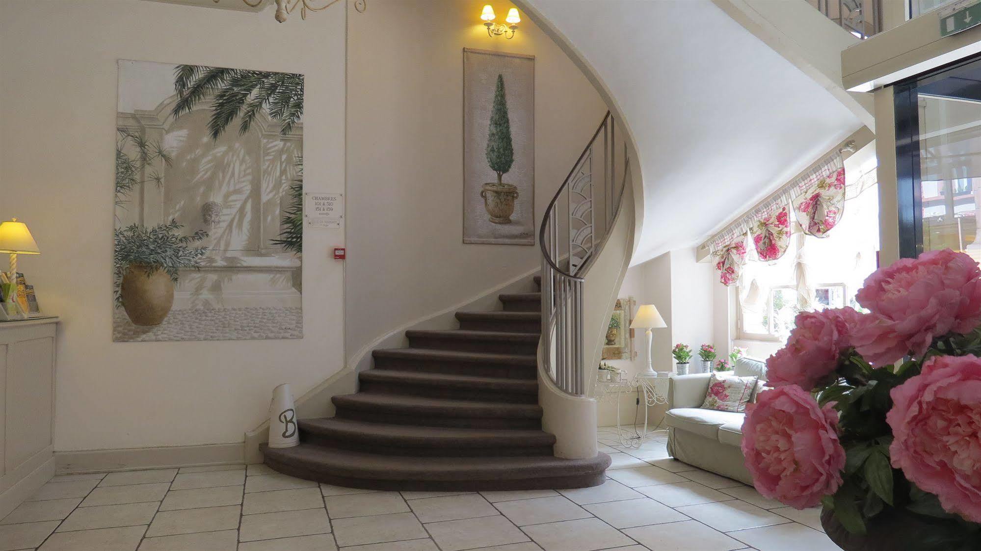 Brit Hotel Bristol Montbeliard Centre Exterior foto
